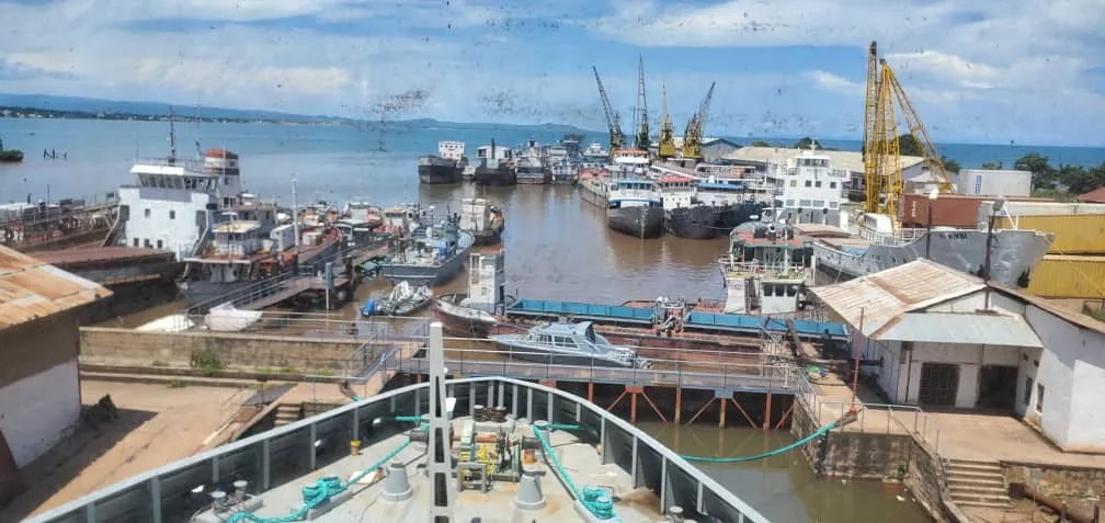 Vue de la ville de Kalemie et du lac Tanganyika dans un contexte de développement urbain