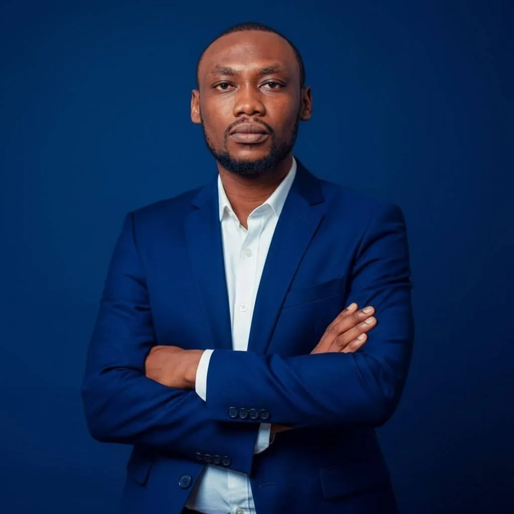 Portrait de l’artiste musicien gospel congolais Katambwe Joël dans un style inspiré de la musique chrétienne moderne