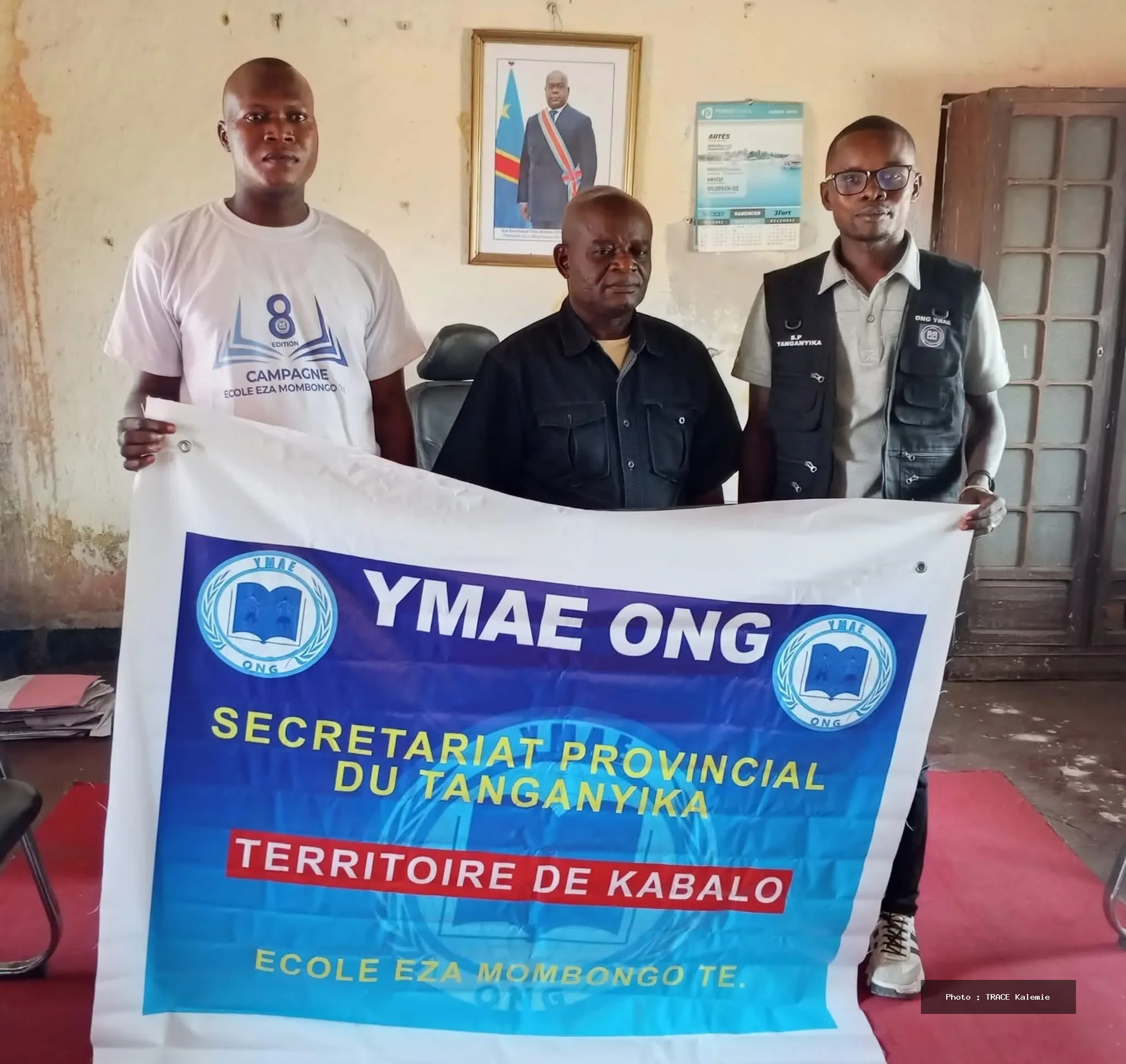 Augustin Musambo Mukalay de l’ONG YMAE lors d’une rencontre avec l’administration territoriale de Kabalo sur la gouvernance éducative.