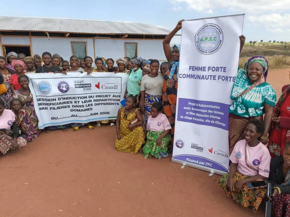 Femmes déplacées internes participant à une session de formation sur les activités génératrices de revenus au site de Kikongo dans le Tanganyika.