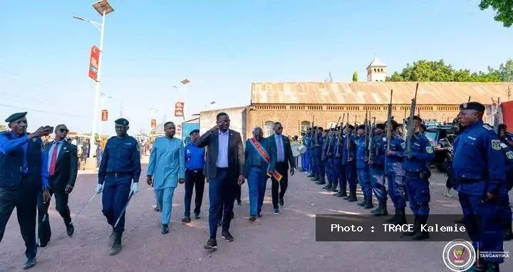 Le gouverneur Christian Kitungwa Muteba lançant la campagne de recrutement de 300 nouveaux policiers à Kalemie.
