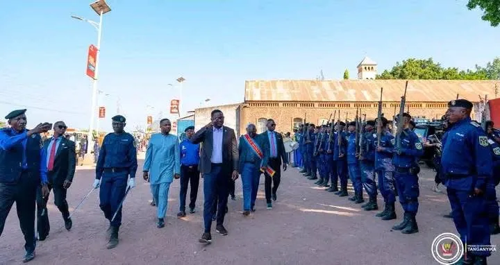 Le gouverneur Christian Kitungwa Muteba lançant la campagne de recrutement de 300 nouveaux policiers à Kalemie.