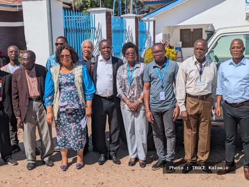 Remise officielle de quatre véhicules Land Cruiser par l’UNICEF Kalemie à ses partenaires de mise en œuvre dans la province du Tanganyika. Remise officielle de quatre véhicules Land Cruiser par l’UNICEF Kalemie à ses partenaires de mise en œuvre dans la province du Tanganyika.