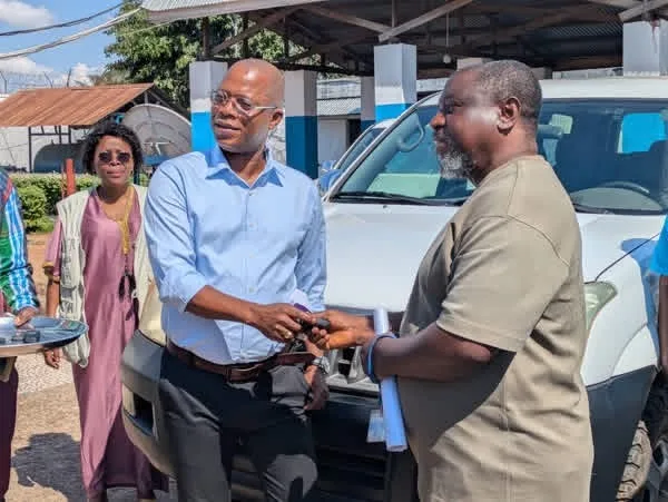 Remise officielle de quatre véhicules Land Cruiser par l’UNICEF Kalemie à ses partenaires de mise en œuvre dans la prov...
