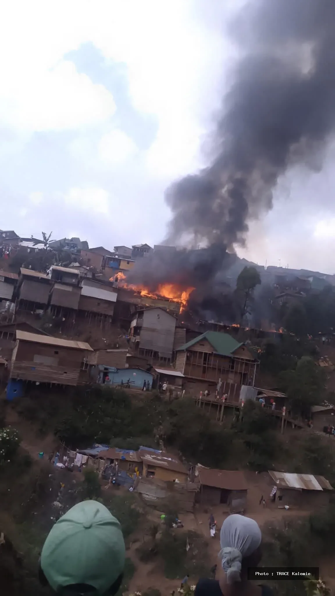 Vue des dégâts causés par l’incendie ayant détruit plus de 100 maisons dans le quartier Cahi à Bukavu. Vue des dégâts causés par l’incendie ayant détruit plus de 100 maisons dans le quartier Cahi à Bukavu.