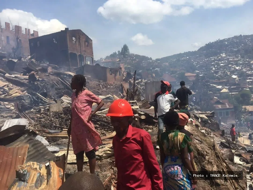 Vue des dégâts causés par l’incendie ayant détruit plus de 100 maisons dans le quartier Cahi à Bukavu