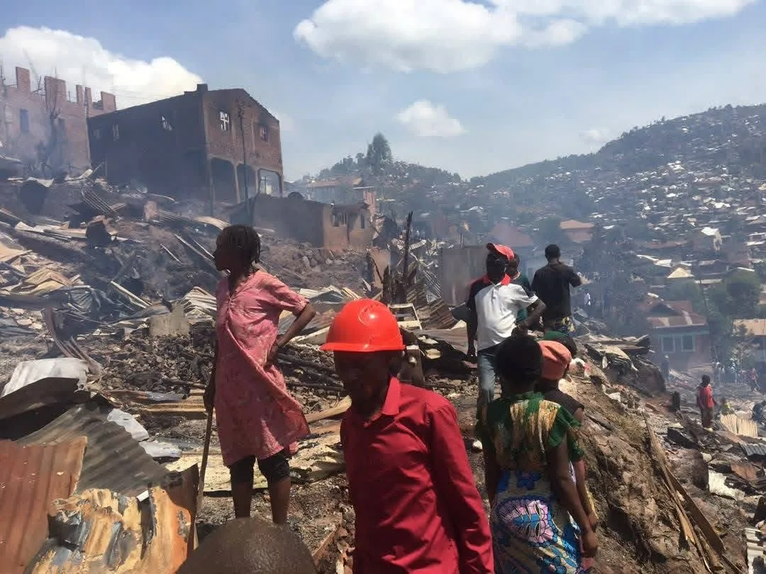 Vue des dégâts causés par l’incendie ayant détruit plus de 100 maisons dans le quartier Cahi à Bukavu