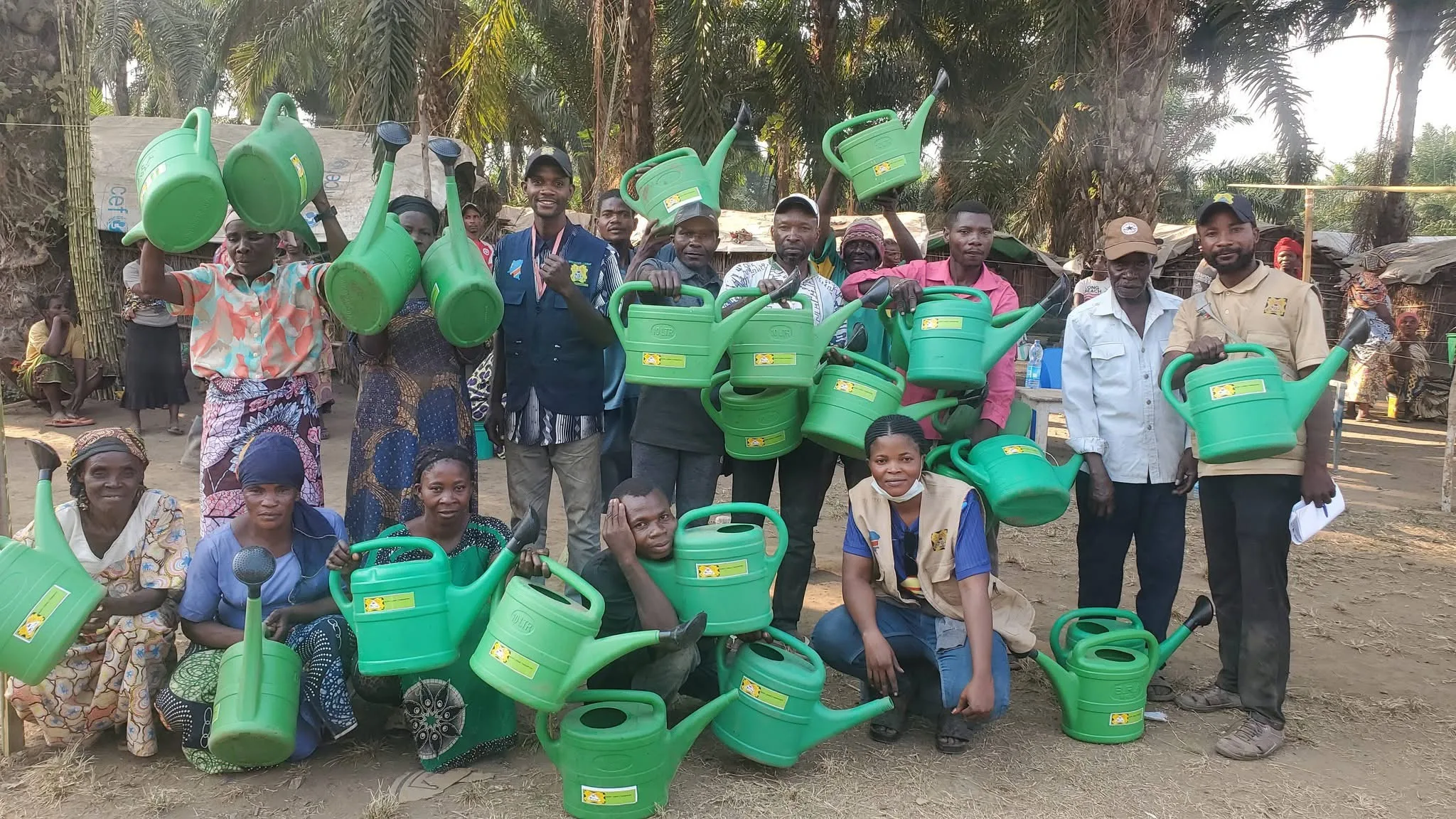 Distribution de vivres à des femmes déplacées et hôtes de Kabimba au village Mulicha dans le territoire de Kalemie.