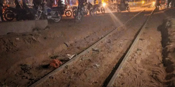 Kalemie : un motard échappe de justesse à un train au passage à niveau de Malamba Kalemie : un motard échappe de justesse à un train au passage à niveau de Malamba