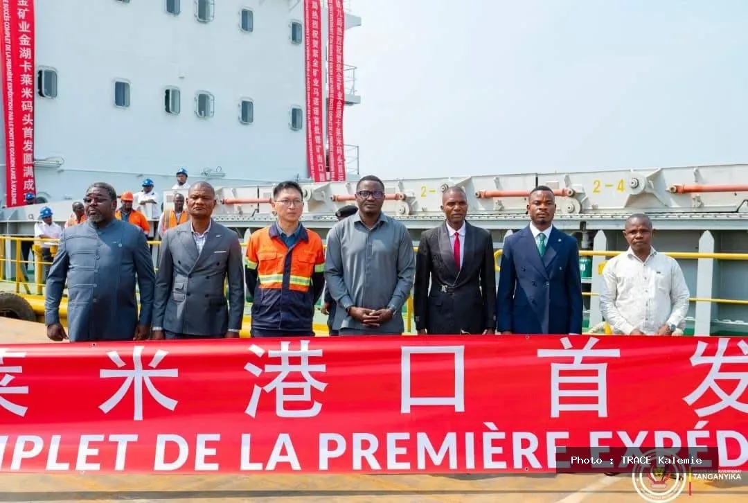 Premier navire quittant le port de Mutowa à Kalemie en direction de Kigoma avec une cargaison de lithium.