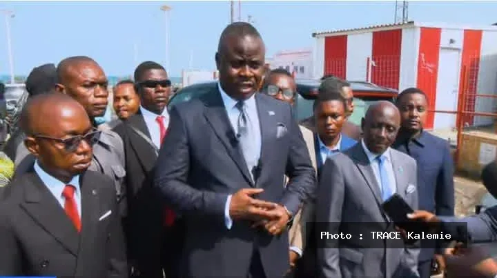 Le président de l'Assemblée provinciale du Tanganyika, Dr Cyril Kimpu Awel, s'exprime devant la presse après son retour de Kinshasa.