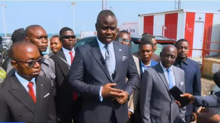 Le président de l'Assemblée provinciale du Tanganyika, Dr Cyril Kimpu Awel, s'exprime devant la presse après son retour...