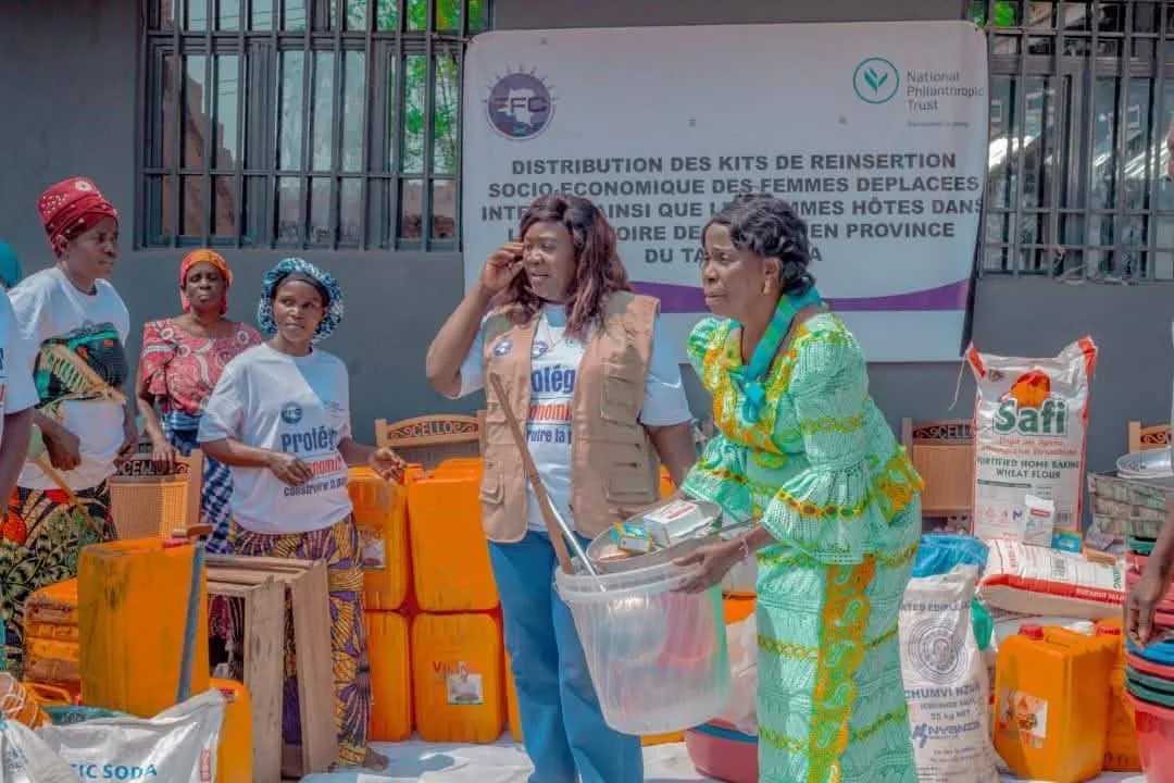 Kalemie : des femmes déplacées et des communautés d'accueil reçoivent des kits de réinsertion socio-économique