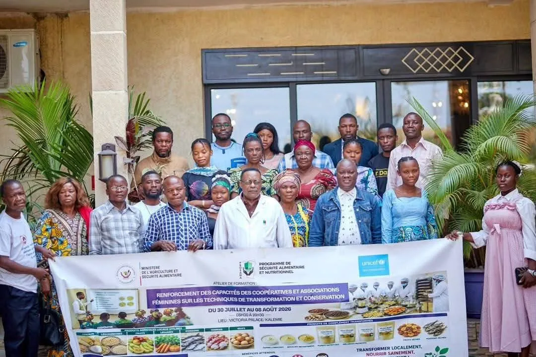Kalemie : le PROSANA clôture la phase théorique de la formation des coopératives féminines Des participantes à la formation du PROSANA suivent une session sur la transformation et la conservation des produits agricoles à Kalemie.