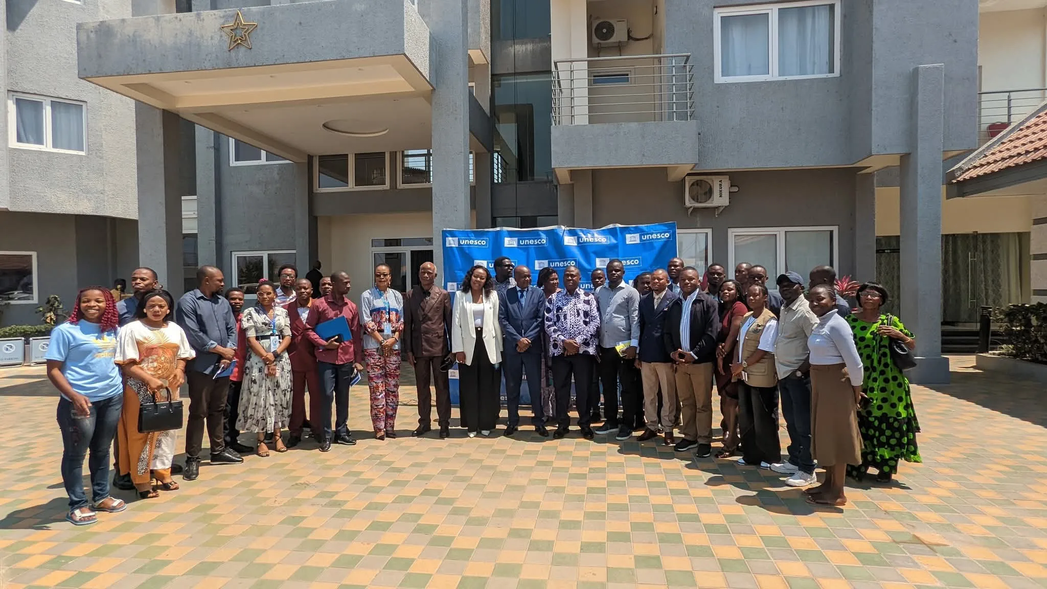 Professionnels des médias et communicateurs participant à l’atelier de l’UNESCO organisé à Kalemie dans le cadre du projet EFFICACE.