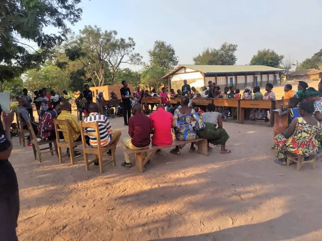 Séance de sensibilisation des parents à Nyunzu à l’approche de la rentrée scolaire.