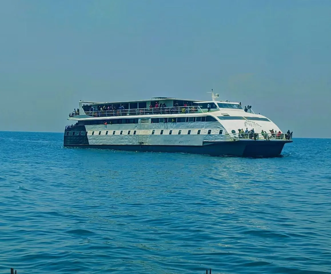 Embarcations sur le lac Tanganyika dans un contexte de renforcement des mesures de sécurité après le naufrage du MJP