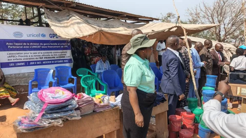 Remise de kits scolaires aux enfants vulnérables de l’École primaire Nyemba à Kalemie