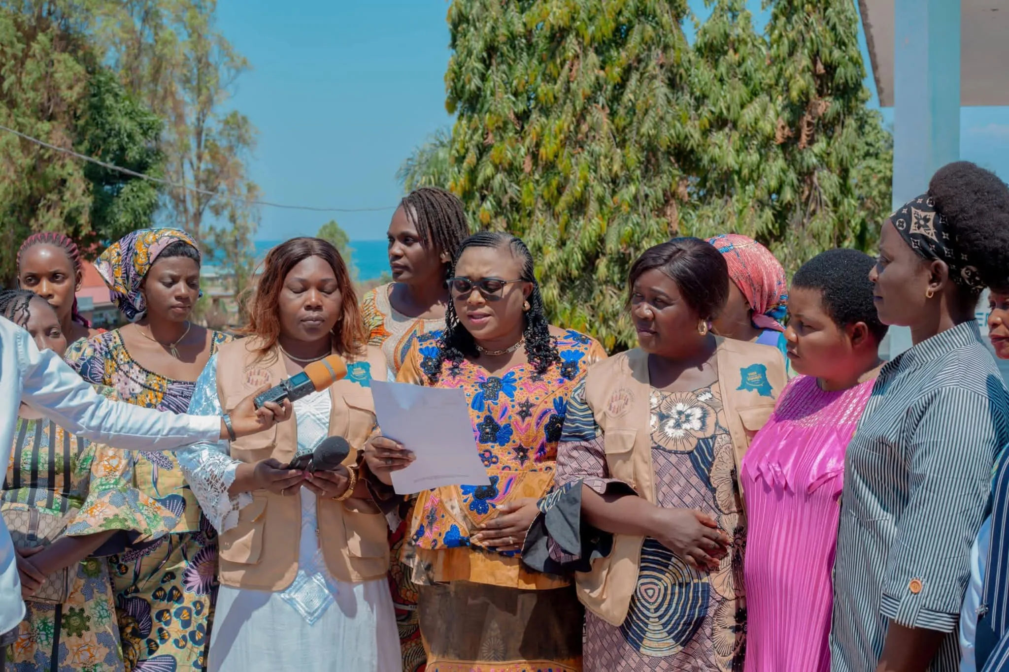 Des jeunes participent à une activité sportive de course à pied à Kalemie, où les femmes leaders demandent un meilleur encadrement du cross dominical