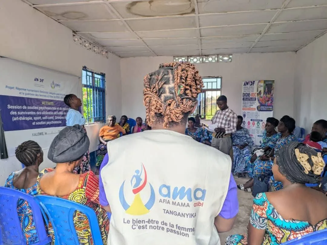 Participantes à une activité de soutien psychosocial organisée par AFIA MAMA à Kalemie dans le cadre du projet DIGNE-RDC