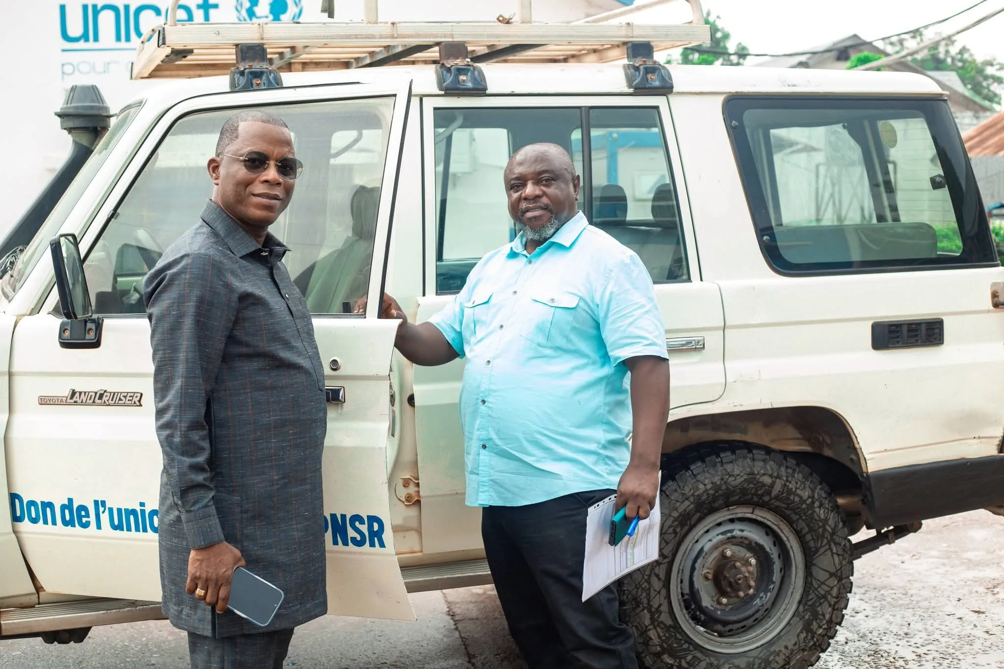 Remise d’un véhicule Toyota Land Cruiser par le Bureau UNICEF Kalemie au Programme national de santé de la reproduction, le 15 octobre 2026.