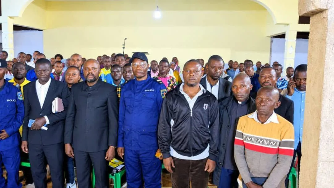 Séance de travail entre le bourgmestre de Lukuga, Kisimba Ntambwa Zedi Joseph, et les responsables des églises de la co...