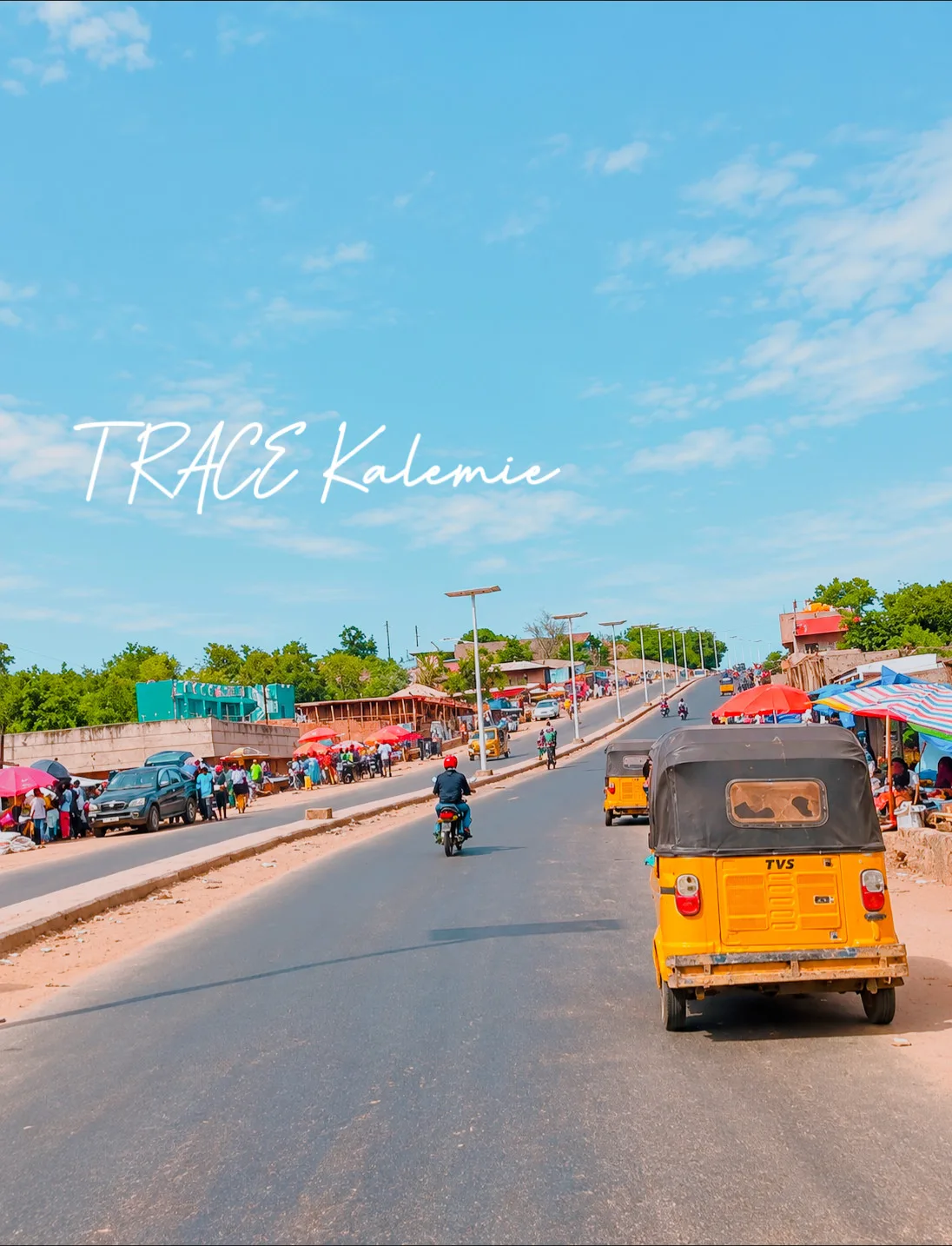 Vue panoramique de Kalemie montrant les habitations, les axes routiers et le paysage urbain au bord du lac Tanganyika.
